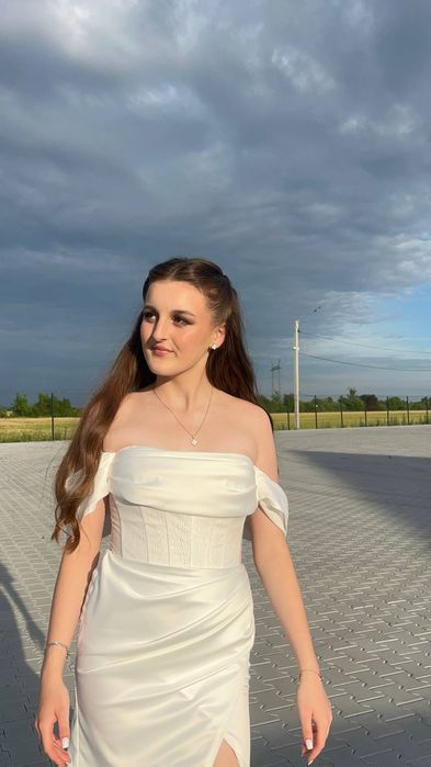 Продам випускну сукню S/M, одягалась 1 раз