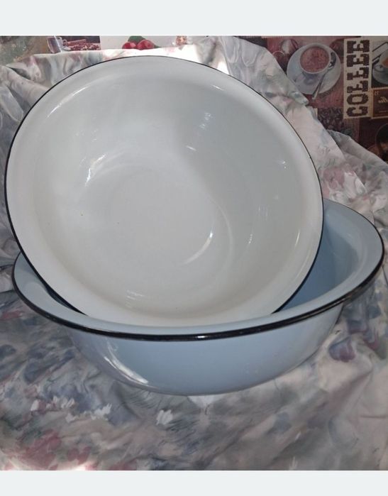 Тазы эмалированные и др.посуда