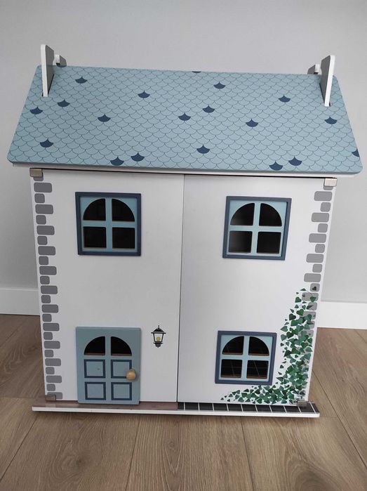 Domek drewniany dla lalek / figurek