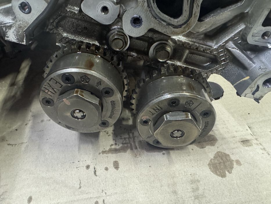 Головка блока цилиндров гбц голова левая правая Jeep Cherokee 3.2 V6 Pentastar Двигатель Двигун
