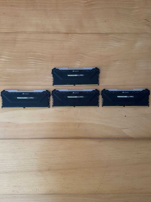 Memória Ram DDR4 VENGEANCE® RGB PRO 32 GB (4 x 8 GB) 3200 MHz C16