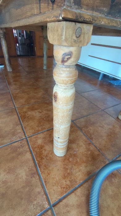 Mesa de sala em madeira