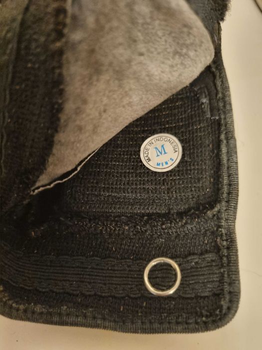 Duas luvas de golf nunca usadas