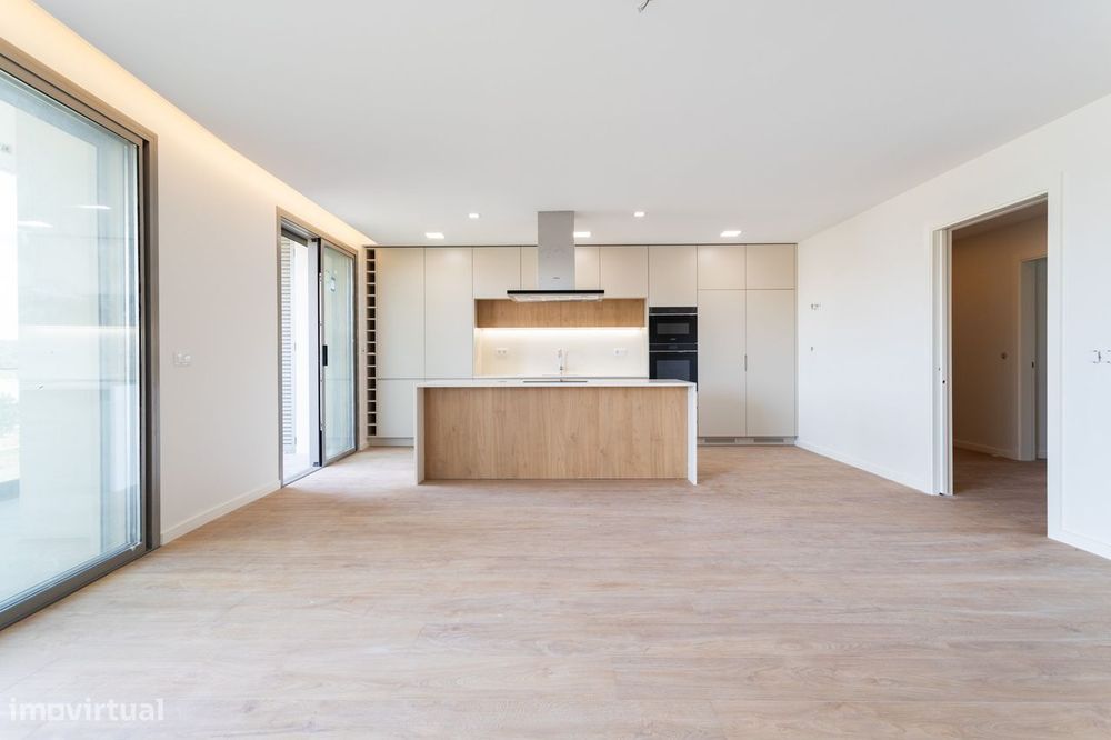 Apartamento T3 Novo a Estrear | 3 Suites | Vista Rio | Garagem Box | C