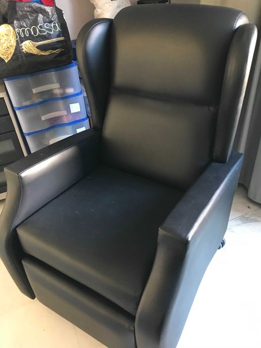 Cadeirão reclinável (Manual) cor preta (usado)