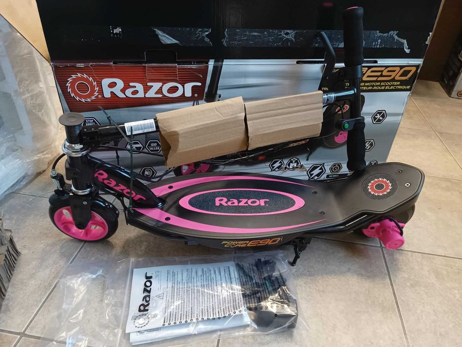 Hulajnoga elekytyczna RAZOR E90 PowerCore różowa