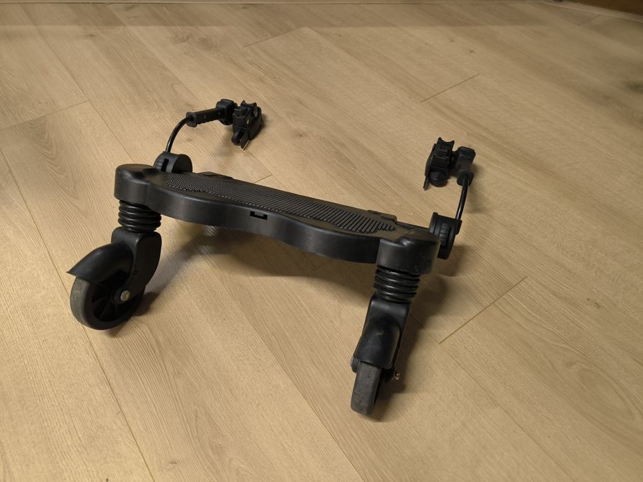 Dostawka do wózka dziecięcego deskorolka