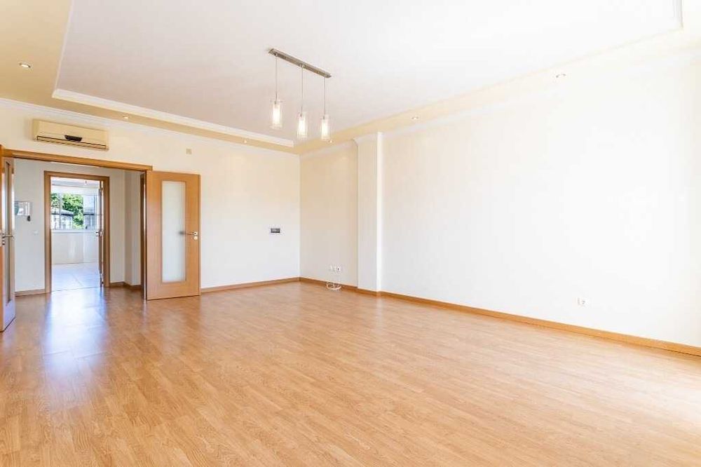 Imovel em Almeirim, T3 recente, coz semi eq. com garagem