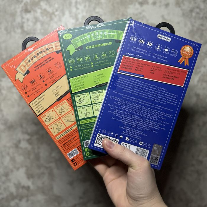 Защитное стекло Remax на IPhone