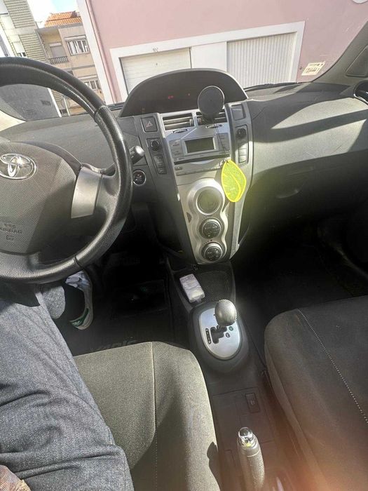 Toyota Yaris  1.4 com ar condicionado — photo 2