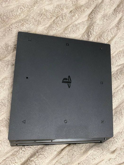 PS4 pro 1 tb, з двома джойстиками