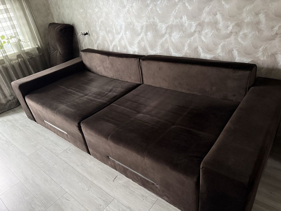 Диван в гарному стані