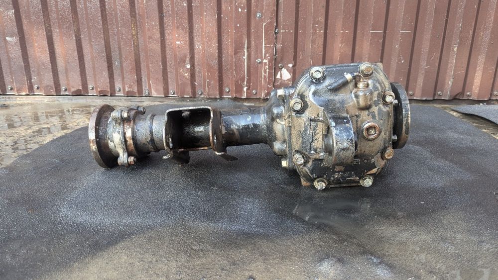 Передній міст редуктор диференціал Nissan Terrano 2.7 3.0  38511g2300