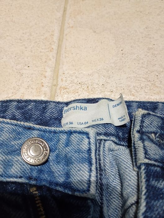 Super spodnie jeansowe Bershka