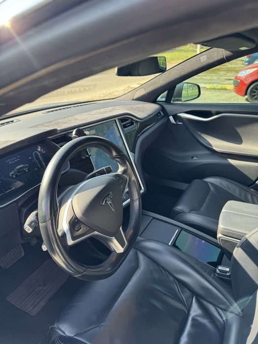 Tesla model S 70D 2015 (рестайлінг)