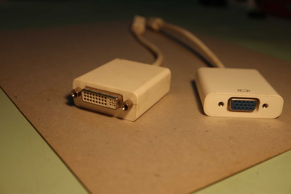 2 X Adaptadores Apple Originais: Mini DisplayPort para VGA + DVI