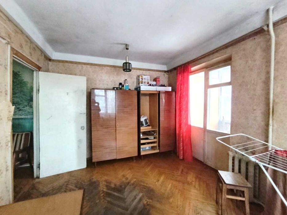 Жуля Верна вул. 13, 2 кімнати в 3-х кімнатній квартирі.