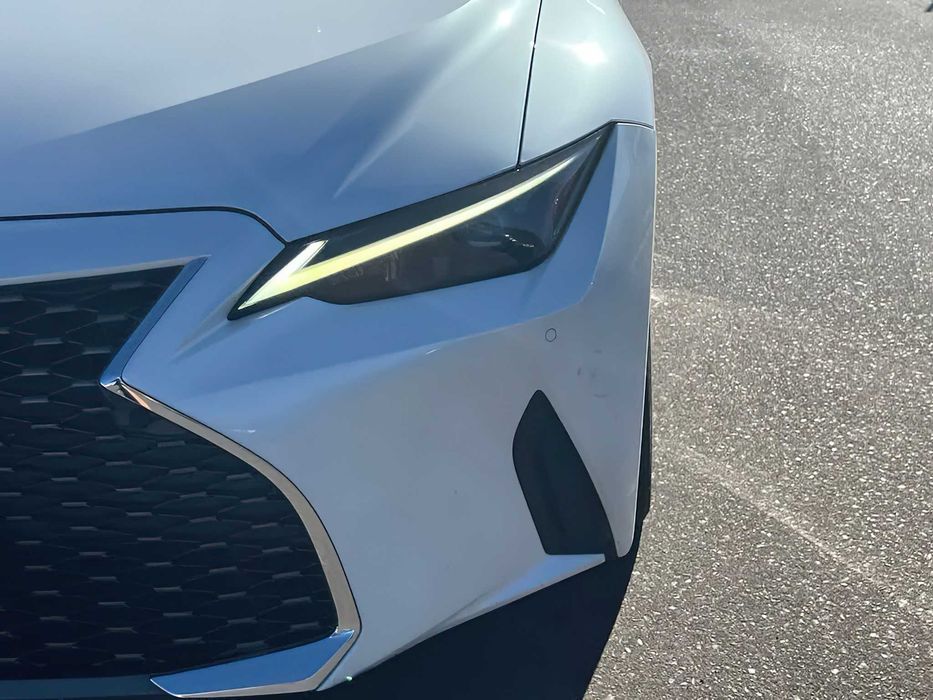 Lexus IS 300      2021