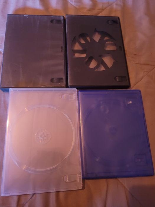 Caixas de Dvd e Ps4/5