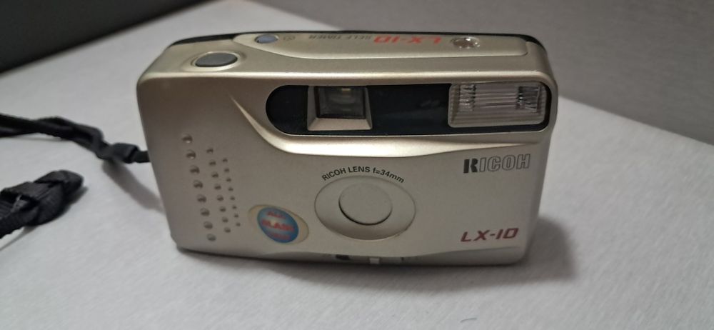 Maquina Fotografica de rolo Ricoh LX 10