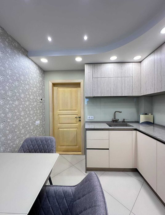 Продам 4к Красный камень, кирпич