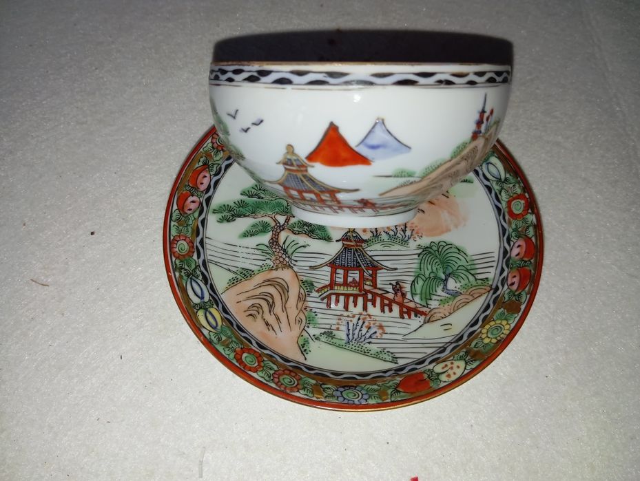 Diversas chávenas porcelana