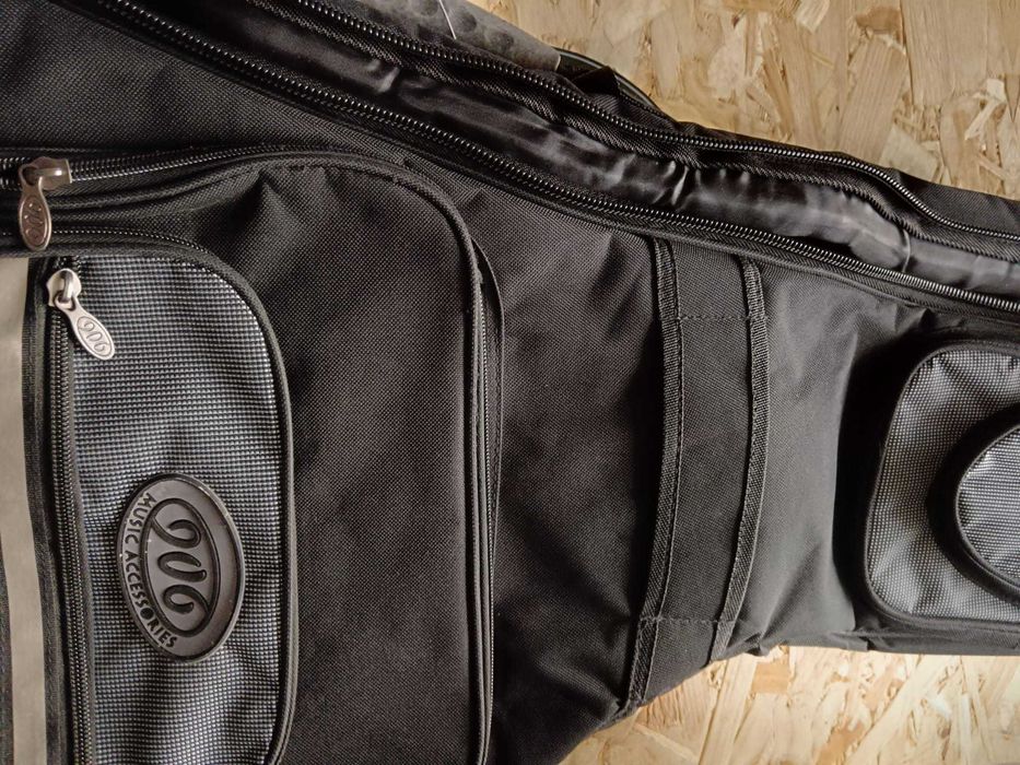 906 GBP-EE04 Explorer style gigbag. Excellent.