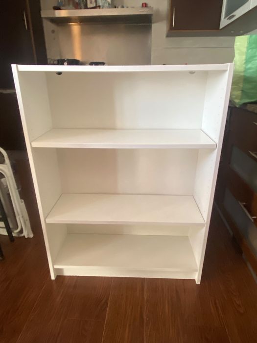 Estante branca  livros