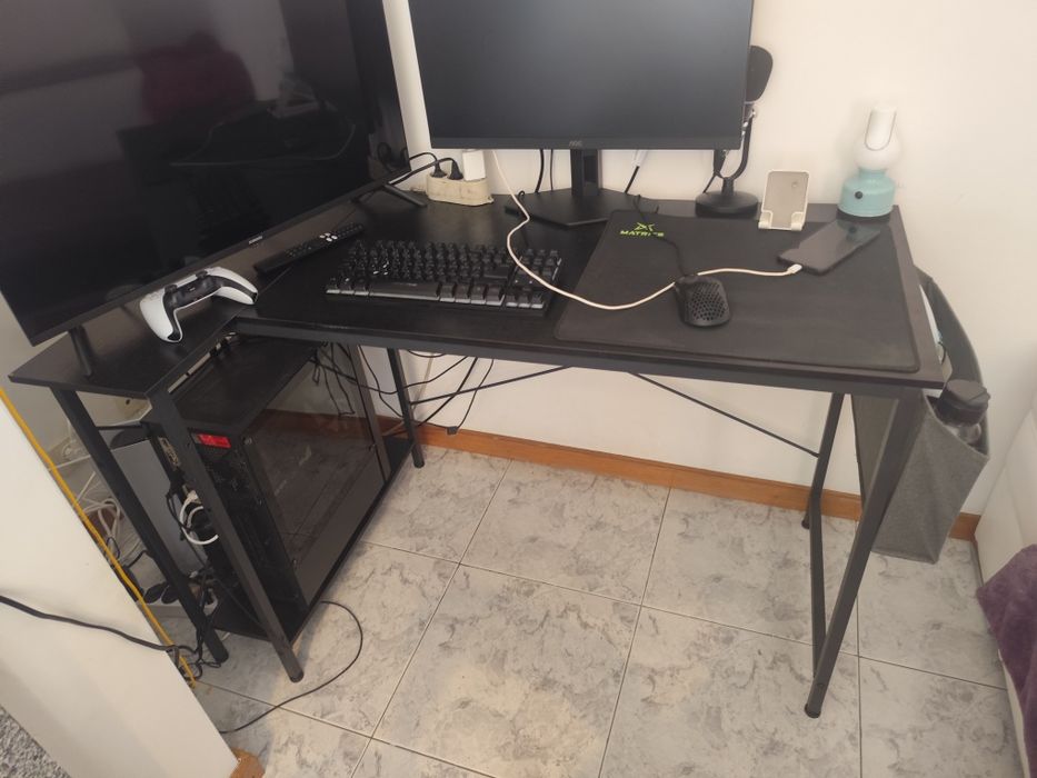 Mesa gaming preta