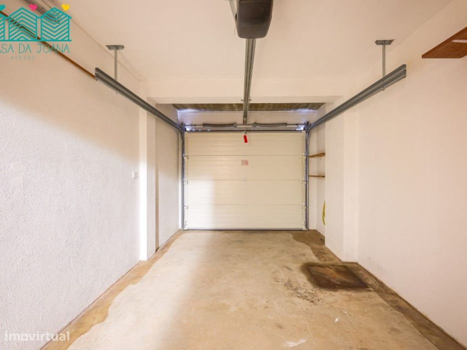 Apartamento T3 com Garagem Fechada em Esgueira