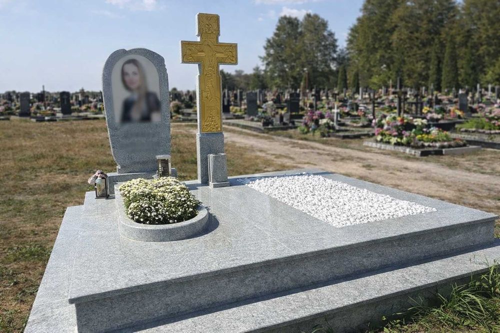 Пам'ятники з світло сірого граніту Viscount white, мраморна структура