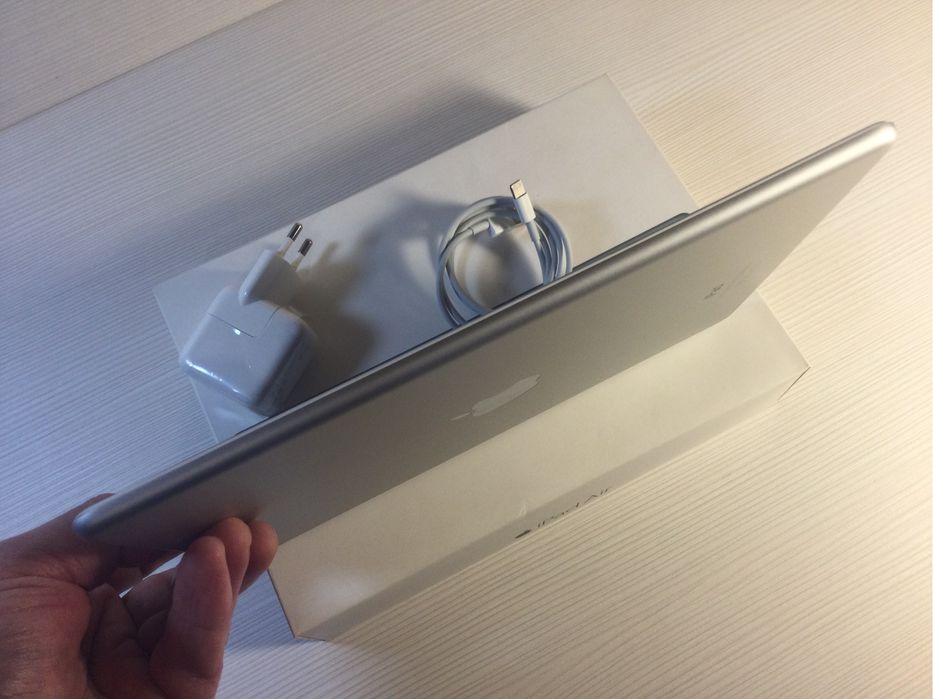 iPad Air2 64Gb WiFi 9,7” Silver (состояние нового), аккум. 100%