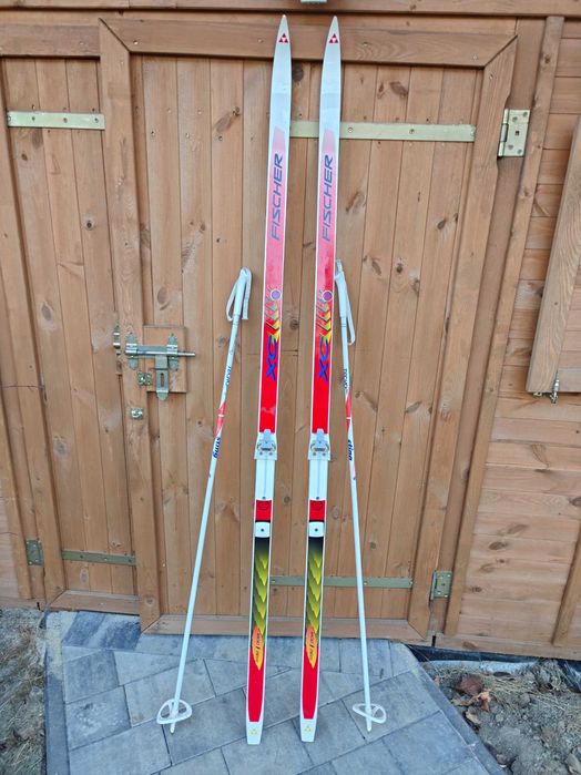 Biegówki. Narty biegowe Fischer plus kijki