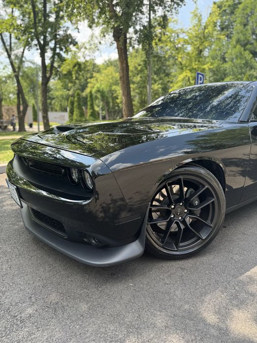 Dodge Chellenger 6,4 SRT8