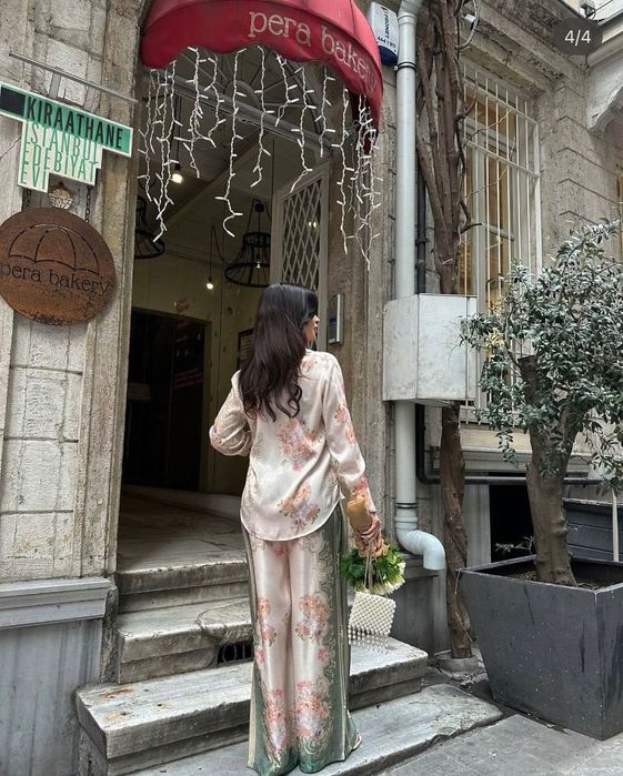 Lekki satynowy komplet S-M