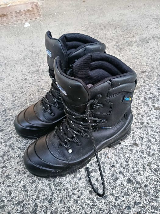 Vendo botas de biqueira de aço novas N°41 !