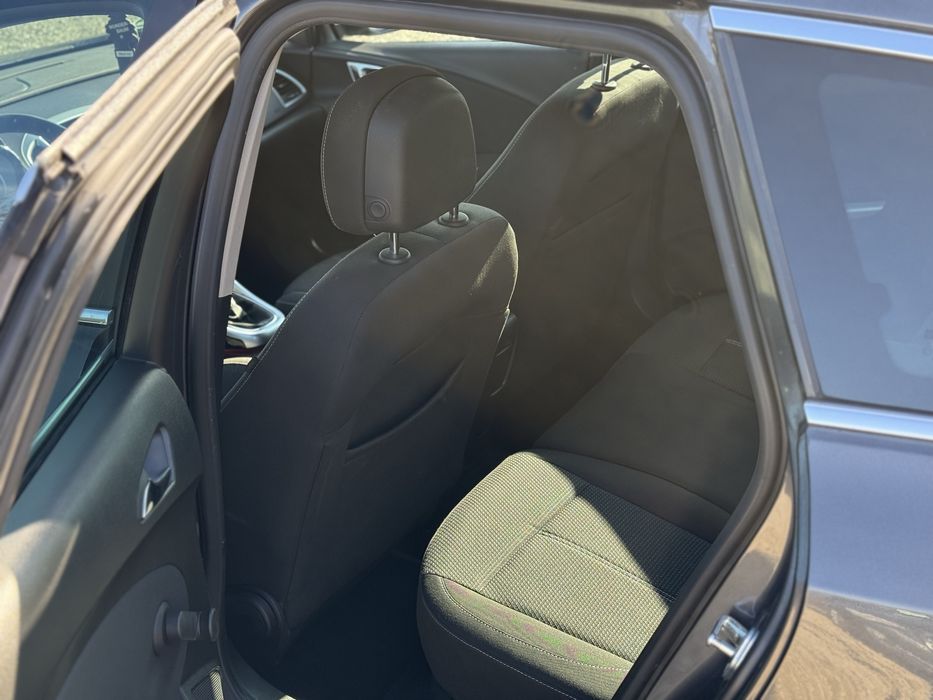 Opel Astra J OPC line 1.4 T 140 KM