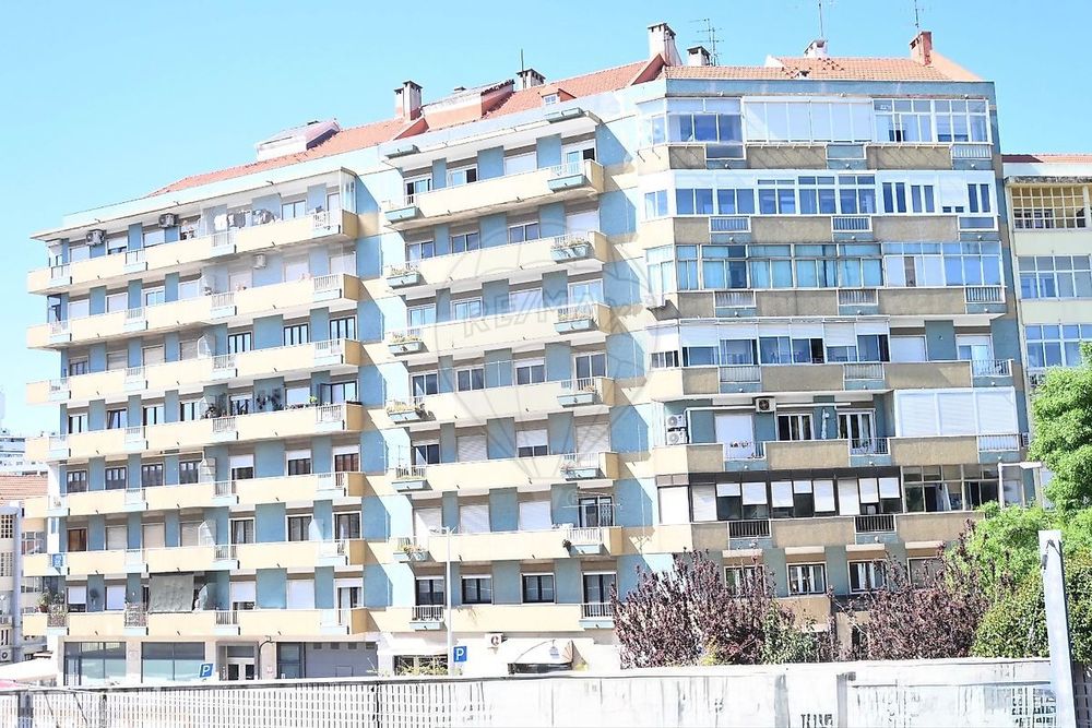 Apartamento T4 para arrendamento