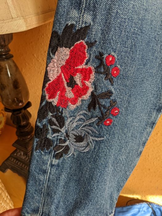 Jeansy boyfriend z haftem H&M