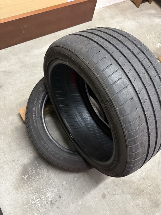 Vendo 2 pneus praticamente novos