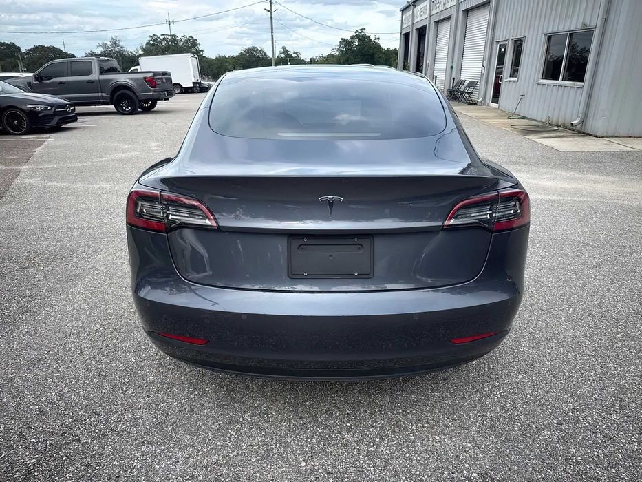 Tesla Model 3      2023