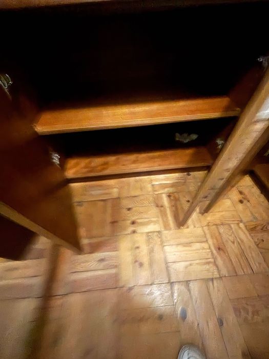 Louçeiro - Móvel antigo em madeira com portas de vidro – bom estado