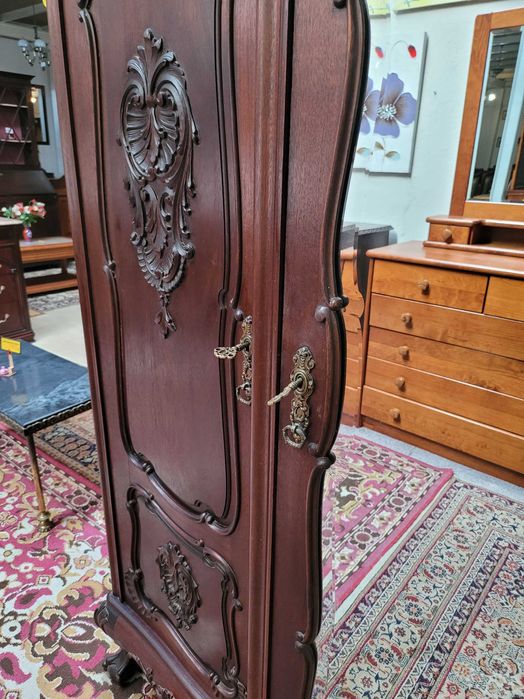 Imponente roupeiro antigo em madeira maciça - óptimo estado