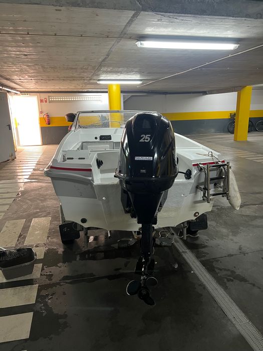 Barco, marca Argus