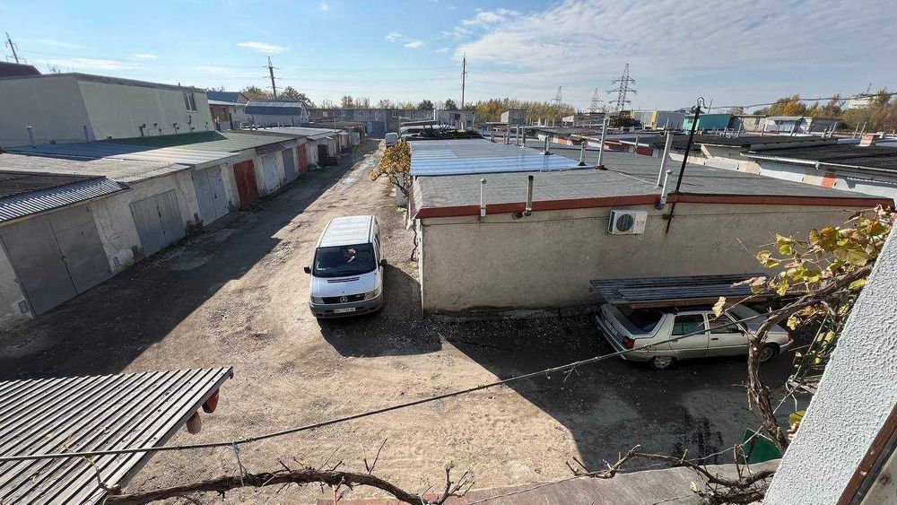 Продам гараж 2 поверха + підвал р-н Східний