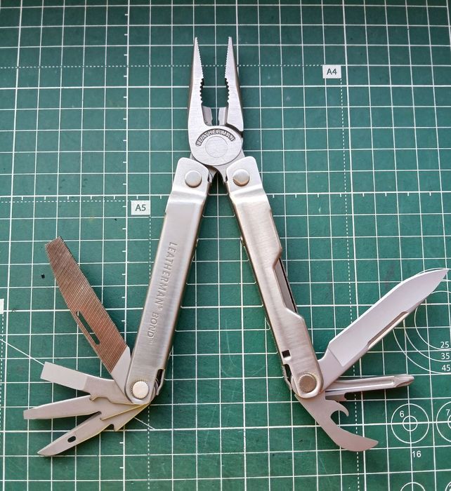 Телефон Leatherman Bond.