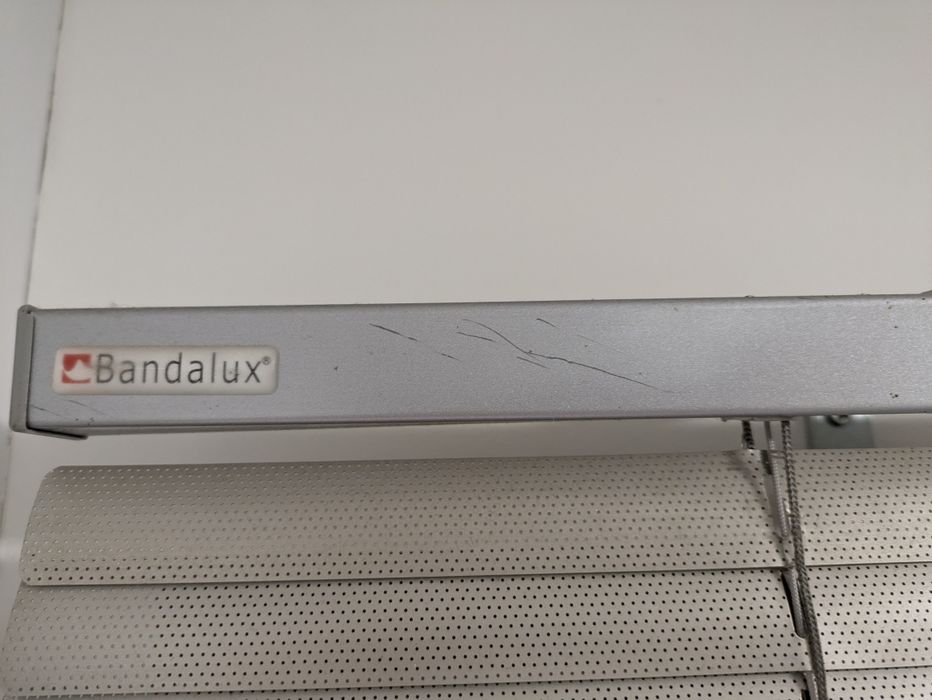 Estor Bandalux em alumínio perfurado
