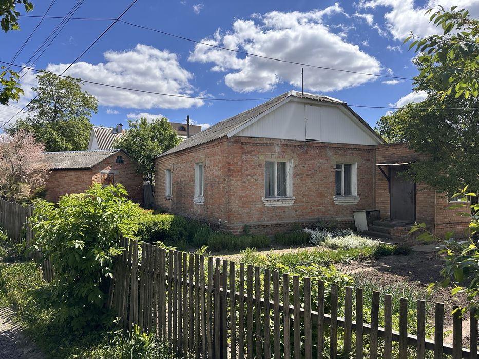 Продається будинок у центрі міста Ромни