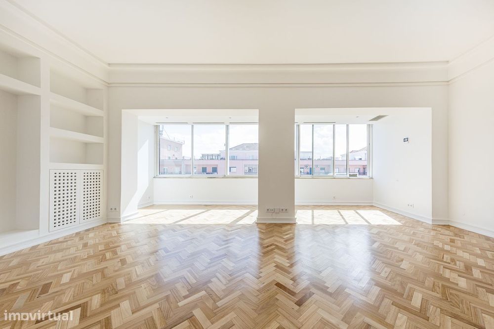 Espetacular apartamento T5 totalmente renovado, na Avenida João XXI