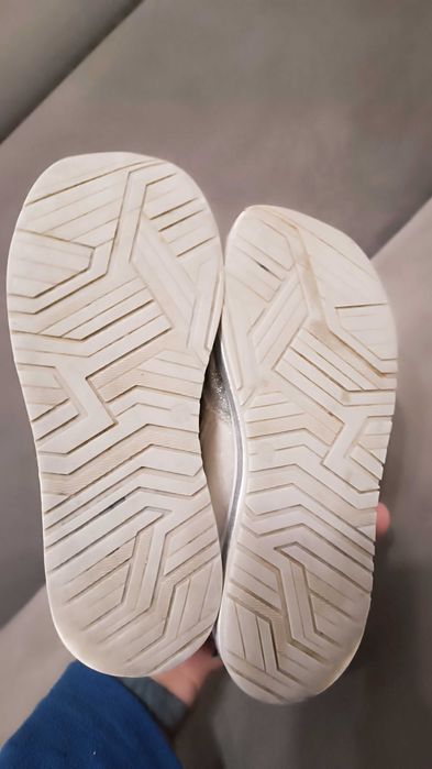 Кроссовки для девочки